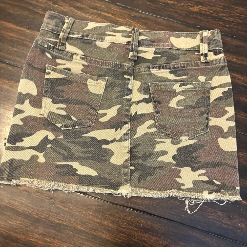 So Nikki Camouflage Distressed Skirt